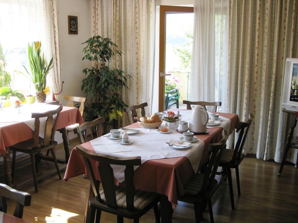 芬斯特诺Privatzimmer Eva Leitgeb住宿加早餐旅馆 外观 照片
