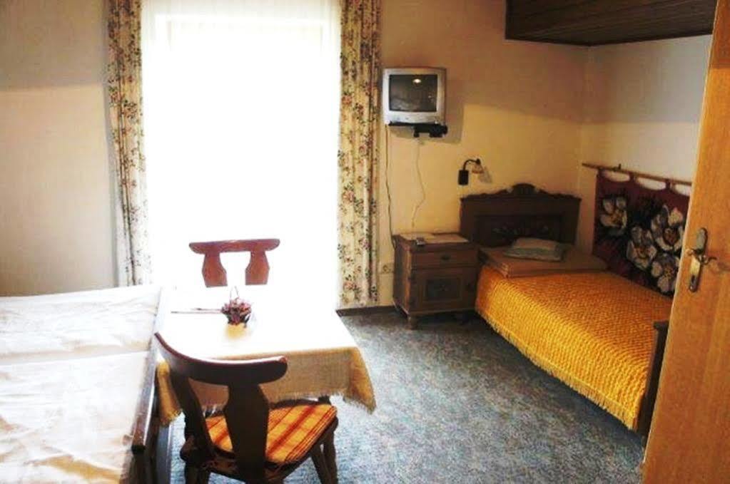 芬斯特诺Privatzimmer Eva Leitgeb住宿加早餐旅馆 外观 照片
